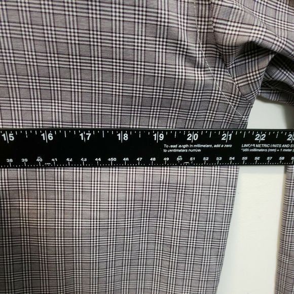 Joseph Jos. A. Bank Men's Travelers Reserve Checkered Button Up Size M brown gra - Picture 6 of 7